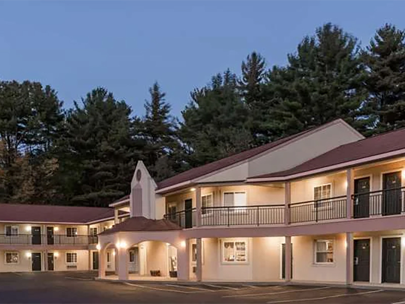 Hotels In The Berkshires, Motels In The Berkshires, Lodging In The Berkshires, Great Barrington MA Hotels, Pittsfield MA Hotels, Lenox MA Hotels