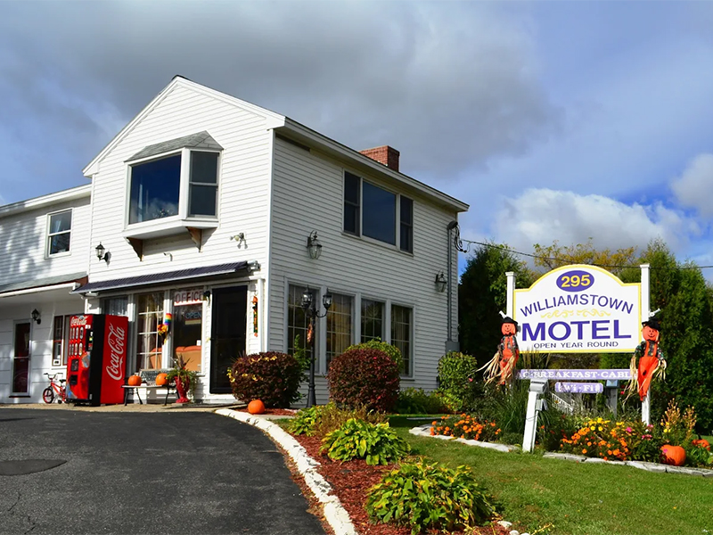 Hotels In The Berkshires, Motels In The Berkshires, Lodging In The Berkshires, Great Barrington MA Hotels, Pittsfield MA Hotels, Lenox MA Hotels